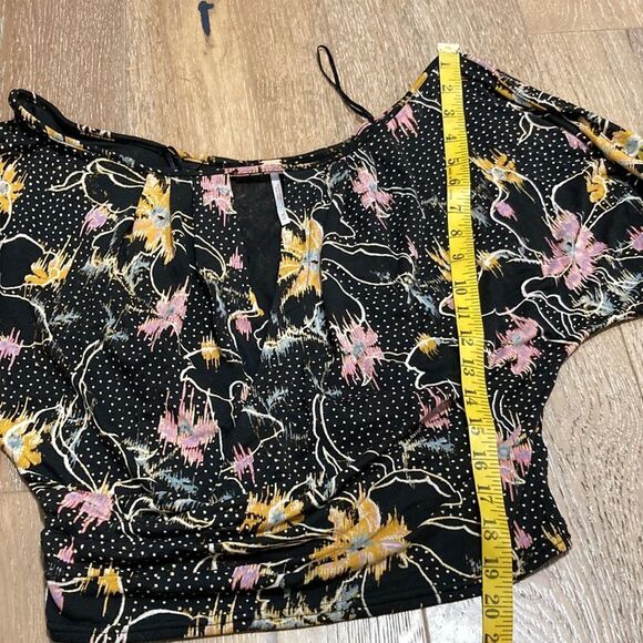 Free people medium crossed front cropped floral top - Picture 8 of 8